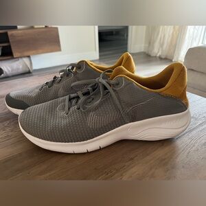 Men’s Nike Gray and Yellow Flex Experience RN 11 NN